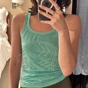 Lululemon racer back tank size 2 in amazing choral green